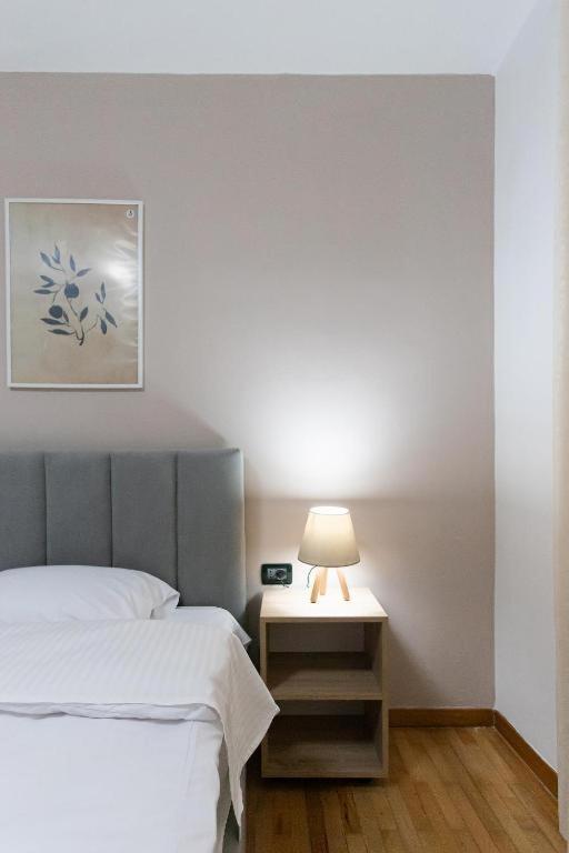 Light-2 Lovely Apartment In Tirana Exterior photo