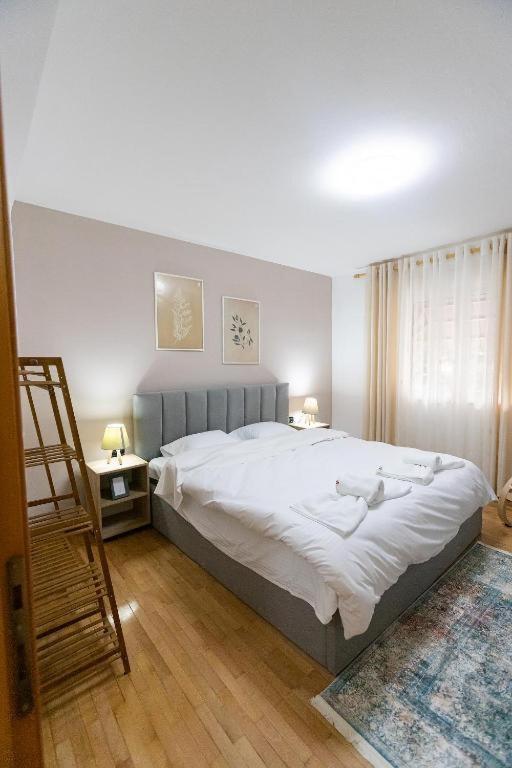 Light-2 Lovely Apartment In Tirana Exterior photo