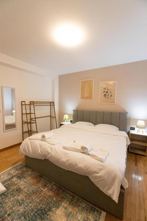 Light-2 Lovely Apartment In Tirana Exterior photo